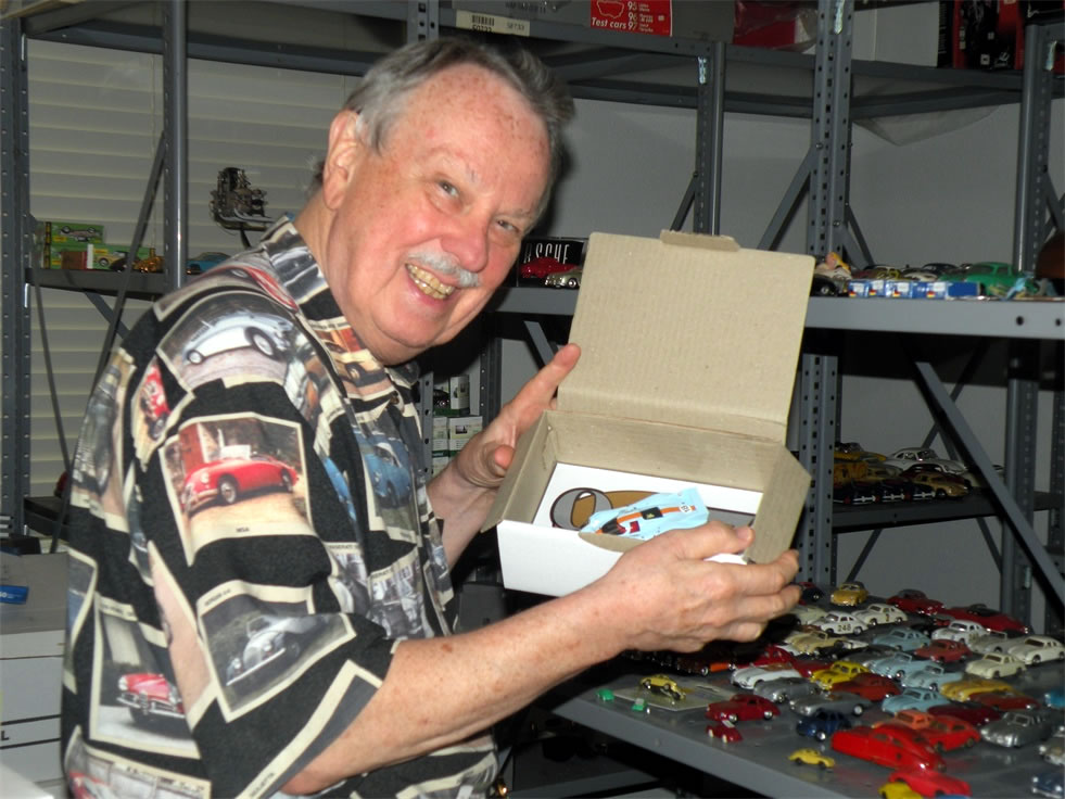 Man Breaks Record For World’s Largest Toy Collection – Most Are Porsches